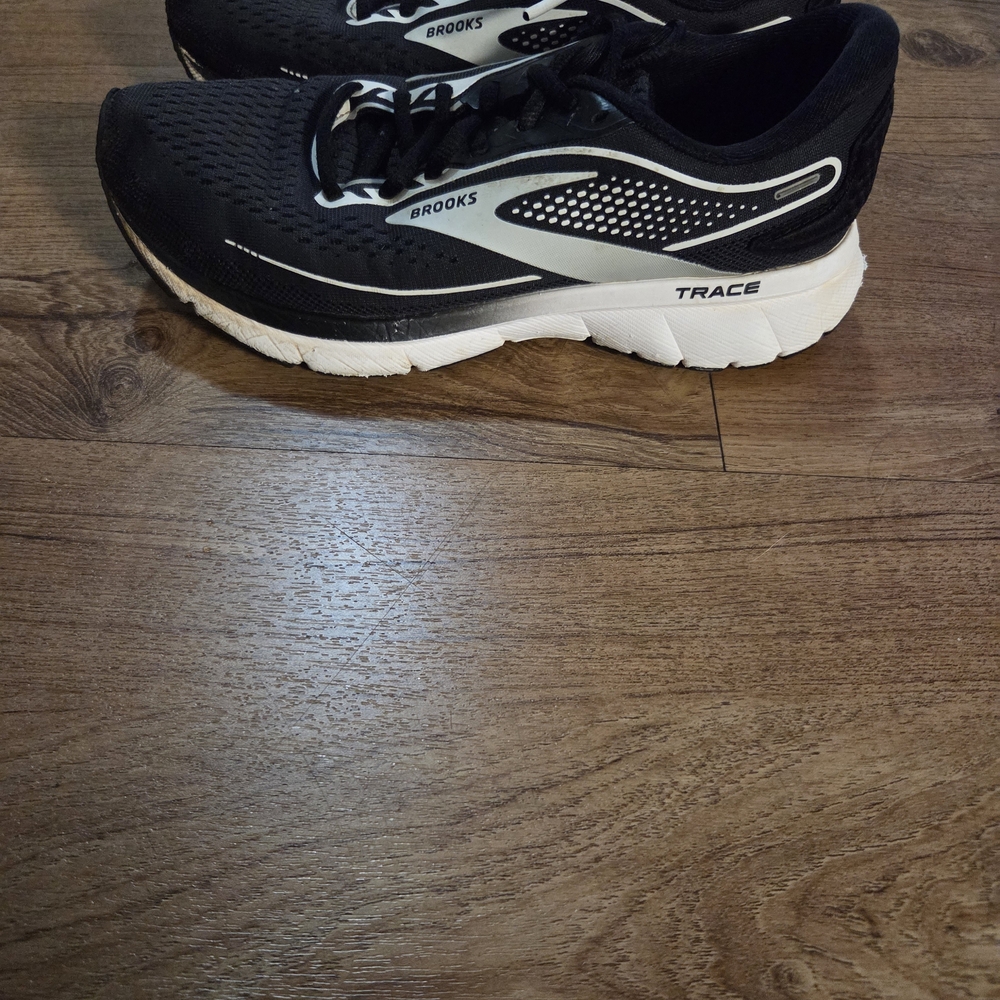 Brooks Trace Women’s Running Shoes 6.5 B Black White